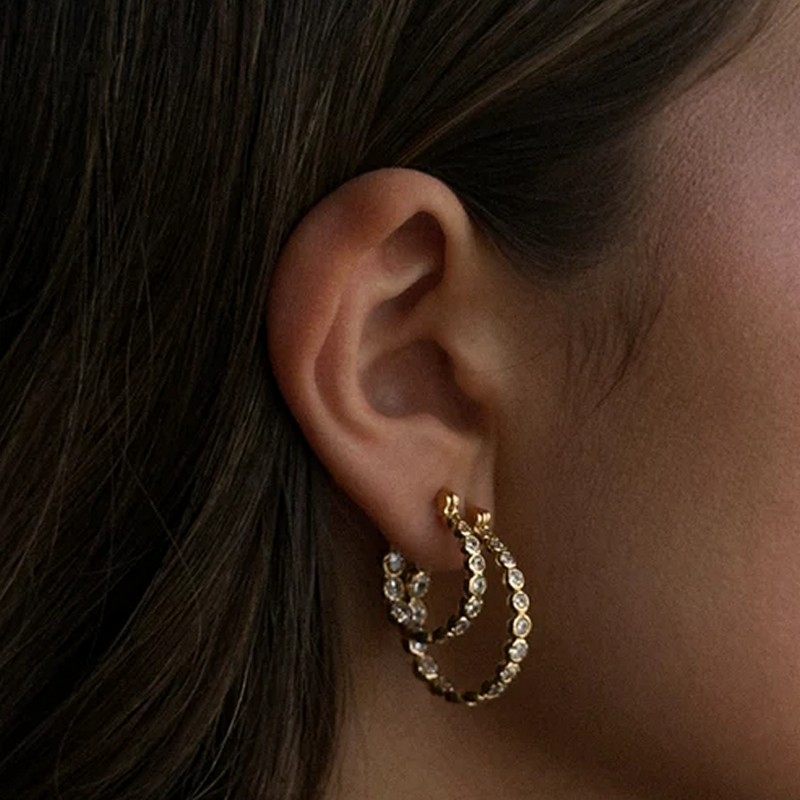 Pico Copenhagen - Elva Crystal Hoops i forgyldt messing