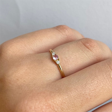 Petit - Pink safir ring i 14 kt. guld | R1110