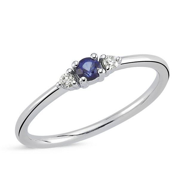 Petit - Blå safir ring i 14 kt. hvidguld med i alt 0,05ct. diamanter