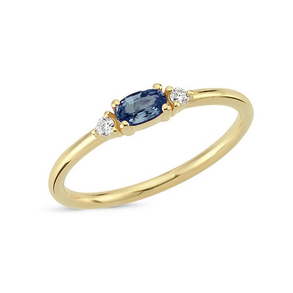 Petit oval - Ring med oval blå safir i 14 kt. guld med i alt 0,05ct.