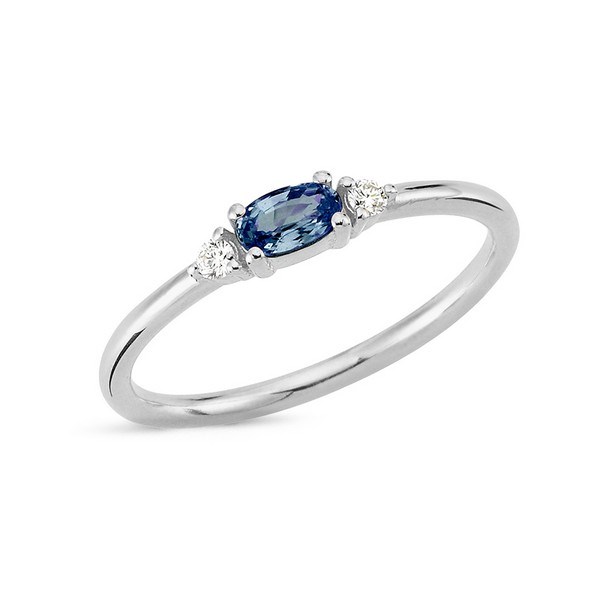 Petit - Ring m. oval blå safir i 14kt. hvidguld m. 0,05ct.