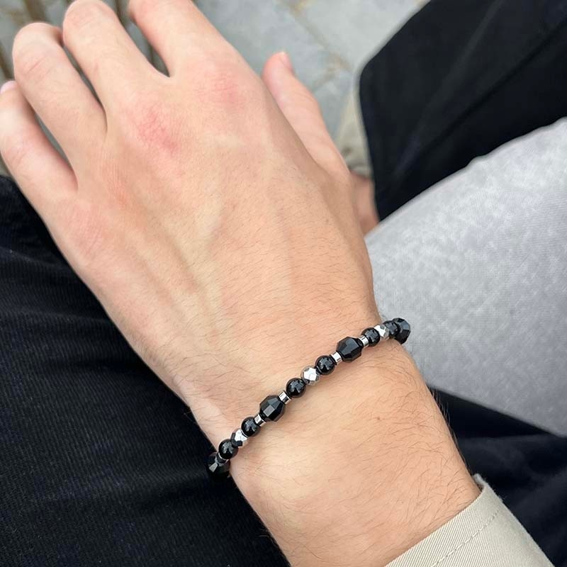 Rico\'s armbånd i stål med perler i sort agat