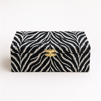 Stort Pico smykkeskrin i black zebra med rosa mat satin indtræk.