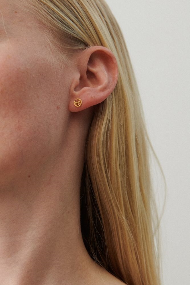 Pernille Corydon - Mini Daylight øreringe i forgyldt sølv model
