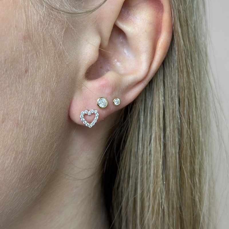 8kt guld hjerte ørestikker med zirkonia