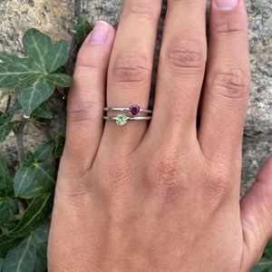 Poetry Solitaire Garnet ring fra Mads Z 2146052