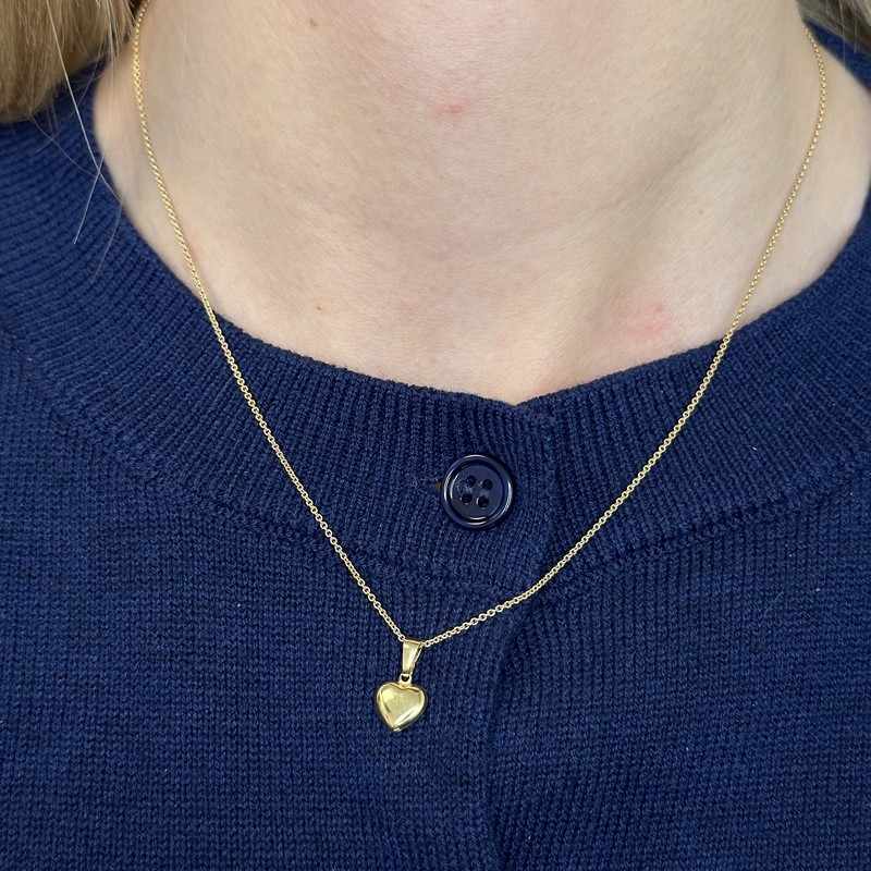 Elegant 14kt guld hjerte vedhæng med patch øsken.