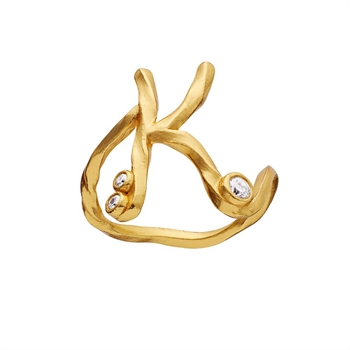 Alfabet ring i forgyldt sølv med bogstavet K fra Maanesten