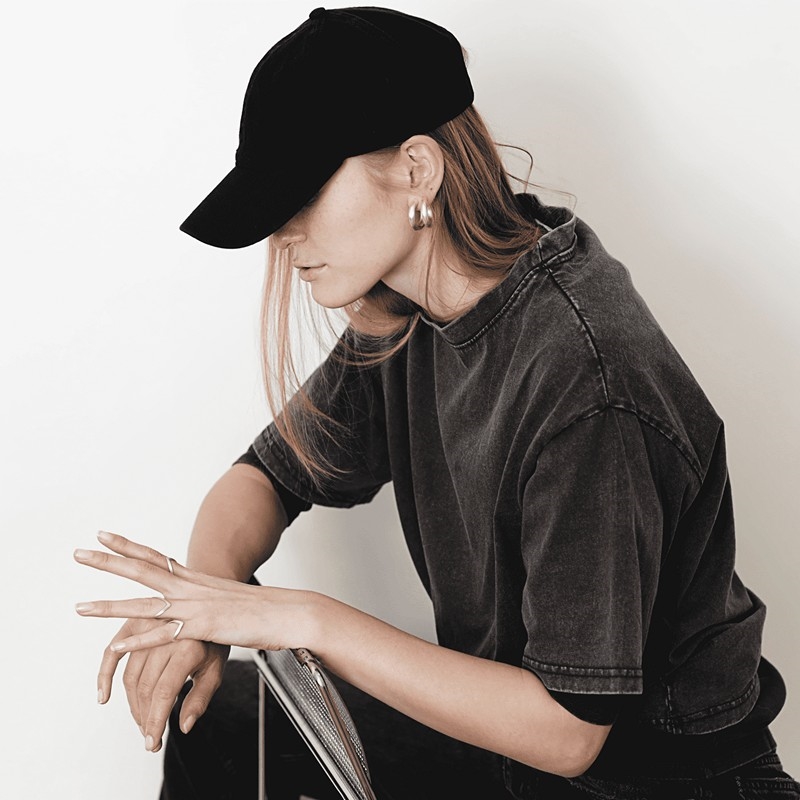 Jane Kønig - V-ring i mat sølv