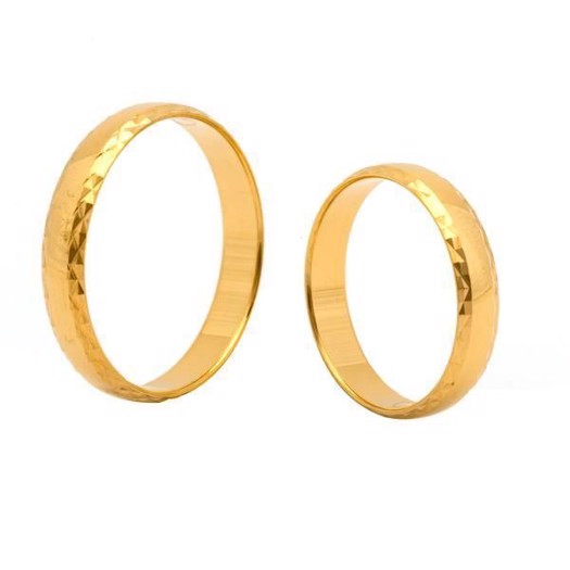 Billede af Vielsesringe - 8 kt Guld i blank 4mm m. rhombe mønster
