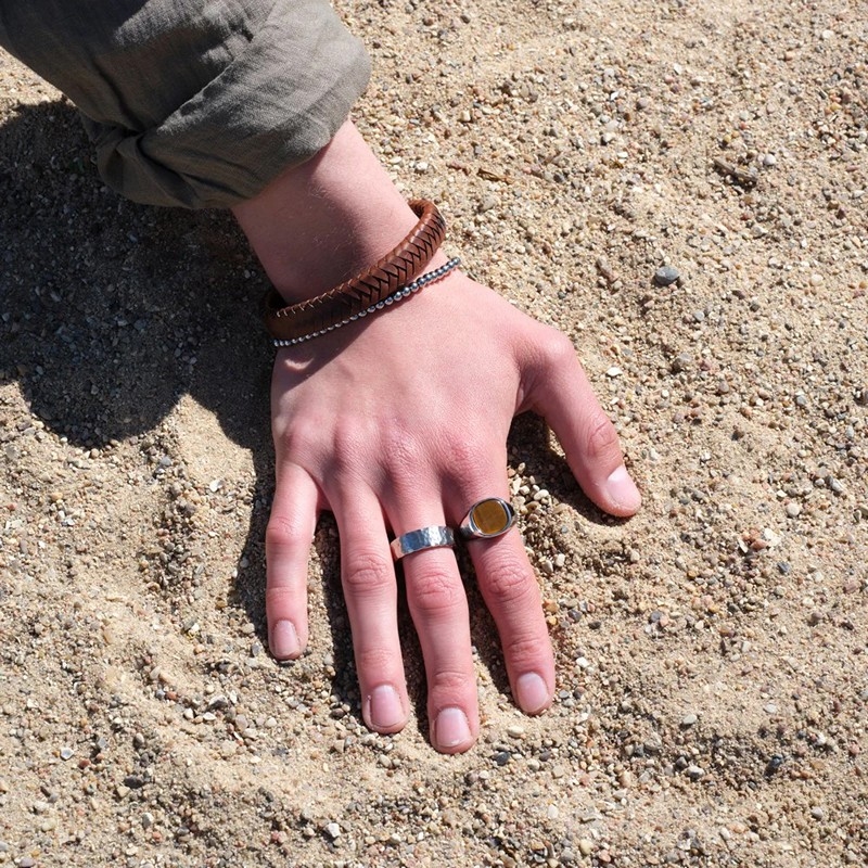 herrering fra Son of Noa er fremstillet i rustfrit stål på model