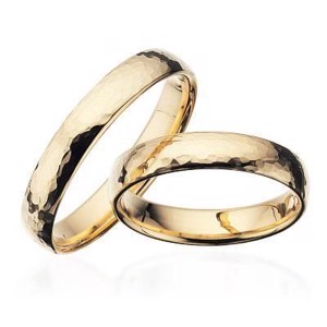 Vielsesringe - Guldringe 8-14kt. hamret i 4mm (med eller uden brillant)